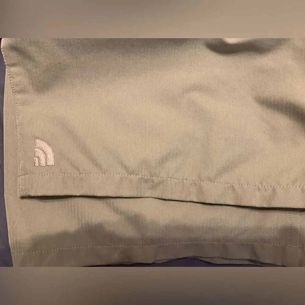 The North Face Khaki Shorts Size 36‎